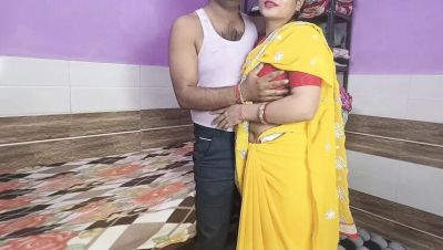 Desi Bhabhi Calls Neighbor's Brother To Bedroom For Hardcore Sex - porntry.com - India - Britain