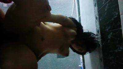 Mi Companera De Piso Se Mete A Ducha Para Que Me La Coja With Sexo Oral - hclips.com