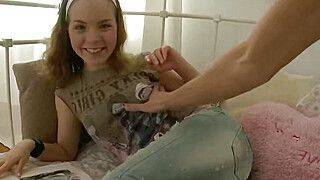 Petite Step-Sister seduce to Fuck - ah-me.com