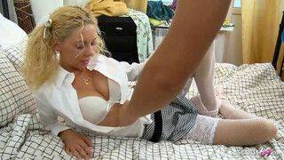 Teen Pussy Pumped and Orgasm - ah-me.com