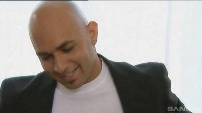 Tawni Ryden gives an office blowjob and keeps her glasses on - hotmovs.com