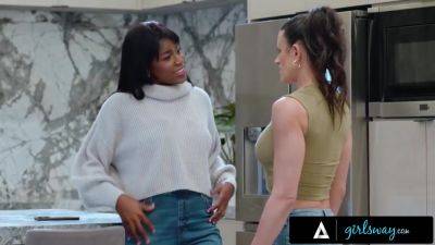 Penney Play - Watch Radiant Penny Barber And Nicole Kitts Action - videomanysex.com