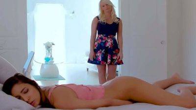 Stepmom Catches Me Jerking Off and Licks My Pussy! - veryfreeporn.com