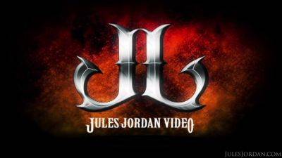 Ryan Conner's Ass Gets Attacked By Milfomaniac Manuel Ferrara - Exclusive Scene - JulesJordan - hotmovs.com