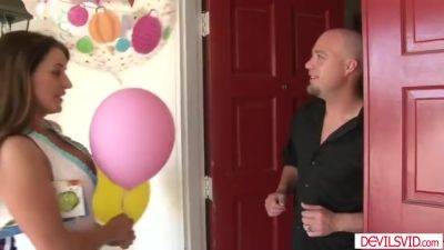 Customer Tit Fucking A Big Tits Vendor - hotmovs.com