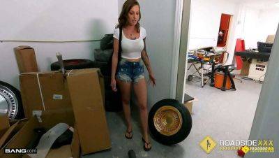 Tricia Oaks Helps Her BF with a Juicy Pussy Roadside Fuck - Blowjob, Rough Sex & Big Tits - veryfreeporn.com