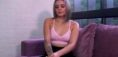 Latina Melanie calls her ex for a quickie - inxxx.com