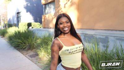 BJRAW Tessa Thomas takes a face full - hotmovs.com