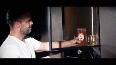 VIP4K. Seductive teen Olivia Zlota doesn't mind to shake her ass in front of horny Daddy - hotmovs.com