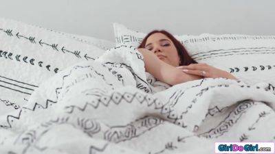 Cleaner stares straight into boss pussy n is invited to join - hotmovs.com