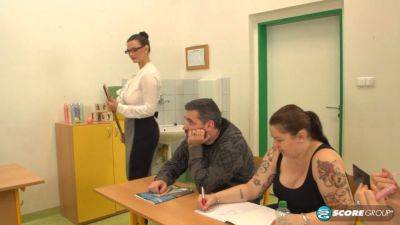 Vanessa Y's solo play with her hairy pussy and glasses will make you drool - sexu.com