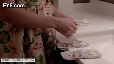 Kenzie Madison - Kenzie Madison's debut night: a hot blonde pornstar gets a hard pounding and a cumshot - sexu.com