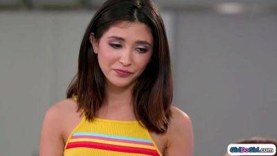 Jane Wilde - Marie McCray - Stepmom Jane Wilde Eats Marie McCray's Hairy Pussy in Lesbian Action - veryfreeporn.com