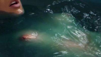 The Girl In The Bathroom Makes Fucking Her Juicy Slit To The L - hotmovs.com