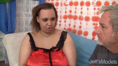 Watch Sara Wilson's natural tits bounce as she bends over for Grandpa's tool - sexu.com