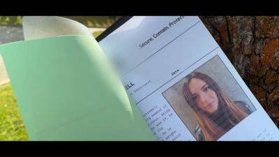 Debt collector's cum for stunning euro babe Sakura Hell and her beautiful hair-loving boyfriend - sexu.com - Czech Republic