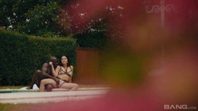 Mariskax has multiple orgasms before her hole is filled with cum - hotmovs.com