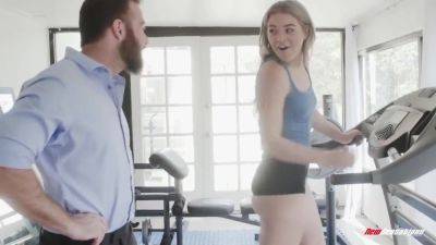 Rharri Rhound In Works Her Booty Off - hotmovs.com