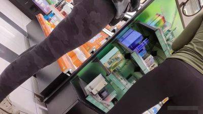 candid teen leggings ass vpl - voyeurhit.com