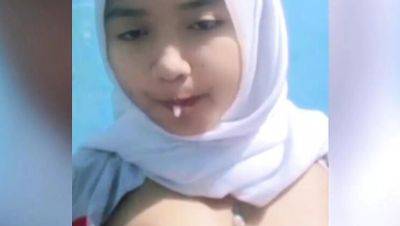 Asian Teen Squeezes Her Big Natural Tits for Perfect Solo Orgasm - veryfreeporn.com - Japan