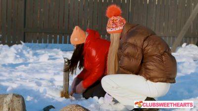 Watch these 18yo girls getting kinky with snow at Club Sweethearts - sexu.com
