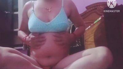 Indian Sexy Gunjan Bhabhi Show Boobs And Body - desi-porntube.com - India
