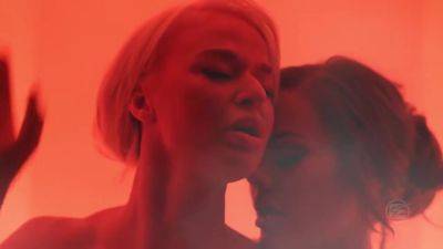 Goldenpussy - hotmovs.com