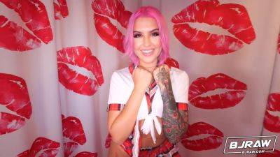 Luna Gets Loaded Up - hotmovs.com