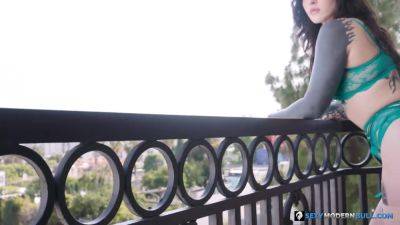 Deluxe Blowjob With Demi - hotmovs.com