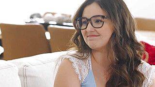 Lauren Phillips - Leana Lovings - Why dont you sniff on my fresh panties - ah-me.com