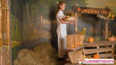 Nicole Murkovski gets tight pussy and beautiful face orgasm on Thanksgiving - sexu.com