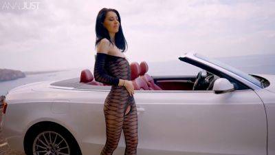 Betty Luxxx takes a deep anal pounding on the beach with a cum-hungry smile - sexu.com