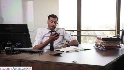 Alex Jones - Alex Jones' Labor Day Surprise: Cassie Del Isla's Wet Pussy Gets Filled with Cum - sexu.com - France