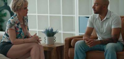 Dee Williams - Dee - Busty shrink tittyfucks her clients bbc - inxxx.com