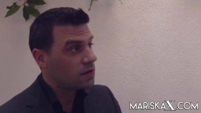 Busty Stepmommy Blows Throbbing Cock - hotmovs.com