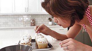 Hazel Heart - Hazel Heart Frosts Cupcakes And Her Butthole - ah-me.com