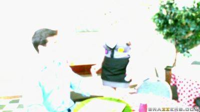 The Customer Gets My Tits With Diamond Foxxx, Ramon Nomar - Brazzers - hotmovs.com