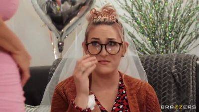 Sara Jay - Sally Dangelo - Sally D'angelo And Sara Jay In Double Dip - hotmovs.com