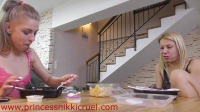 Eat And Pee - hclips.com