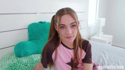 Pretend Youre Giving It A Kiss - videomanysex.com