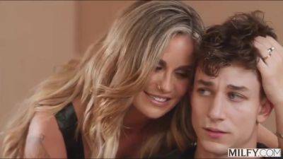 Abby Rose - Busty Milf Cant Stop Squirting In Hd - videomanysex.com