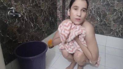 Li Ya In Hostel Ke Bathroom Me Camera Lga Ke Mms Bna - desi-porntube.com - India