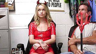 Skinny and thick blonde for suspect in the backoffice - ah-me.com