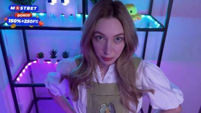 Stepsister Is Stuck Again! But The Stepbrother Came To Help! With Loly Nebel - hclips.com