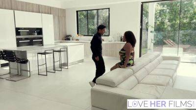 Huge Boobs And Max Fills In An Electrifying First Date - hotmovs.com