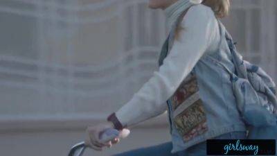 Kenzie Taylor - Serena Blair - Kenzie Taylor, Serena Blair And Cadence Lux In Nerdy Girls Have Their First 3way With Virtual - hotmovs.com