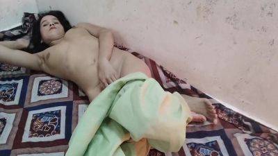 Soyi Hui Jwan Larki Ko Stepbrother Ne Chod Diya - desi-porntube.com - India