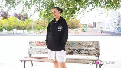 Sofia Jimenez Tastes Damian Tulaman's Cock in Hot European Blowjob - porntry.com