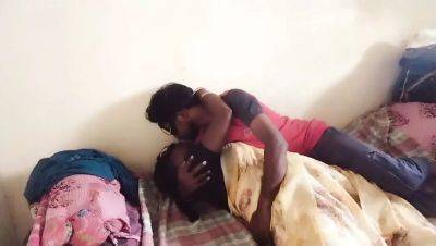 Indian Housewife in Saree Gets Pussy Licked and Fucked by Hubby - veryfreeporn.com - India