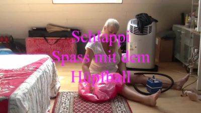 Schlappi - Have Fun With The Bouncy Ball - hclips.com